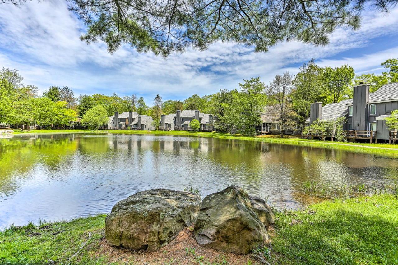 Peaceful Lake Harmony Home With On-Site Fishing Pond Exterior photo